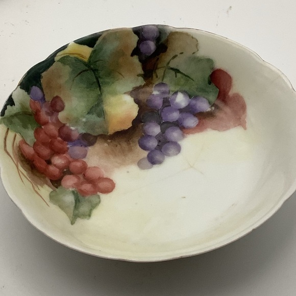 Vintage Fruit Plate and Four Fruit Bowls - Picture 9 of 16